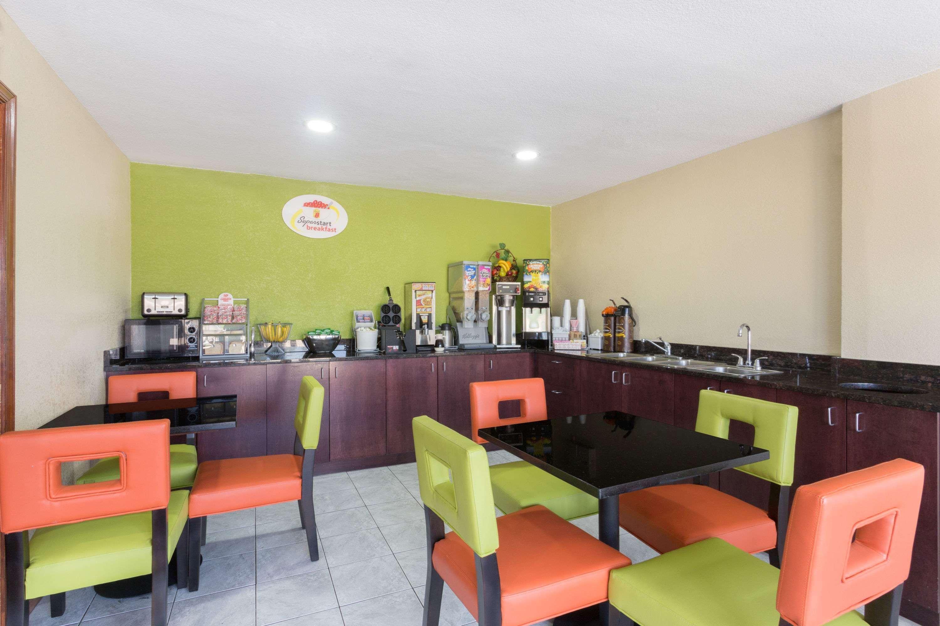 Super 8 By Wyndham Brunswick/St Simons Island Area Ξενοδοχείο Εξωτερικό φωτογραφία