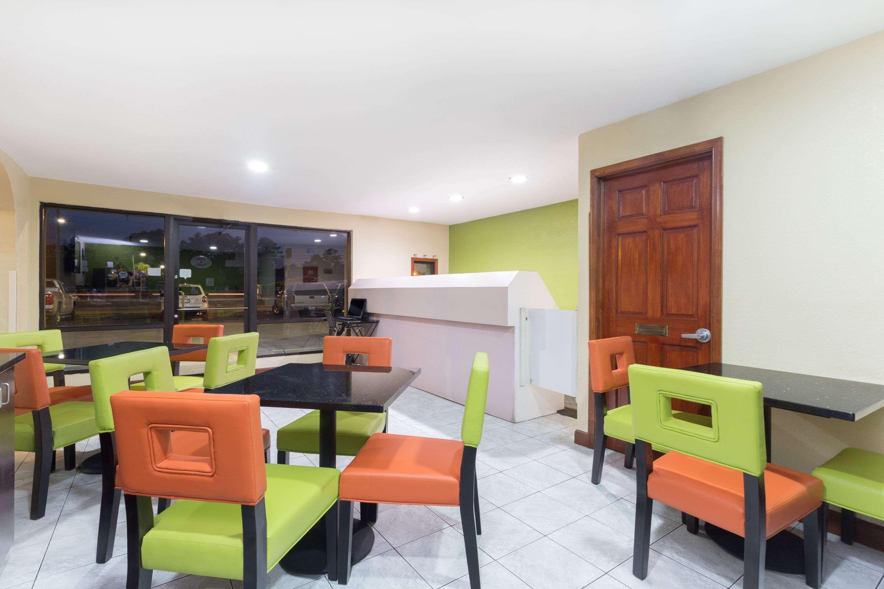Super 8 By Wyndham Brunswick/St Simons Island Area Ξενοδοχείο Εξωτερικό φωτογραφία