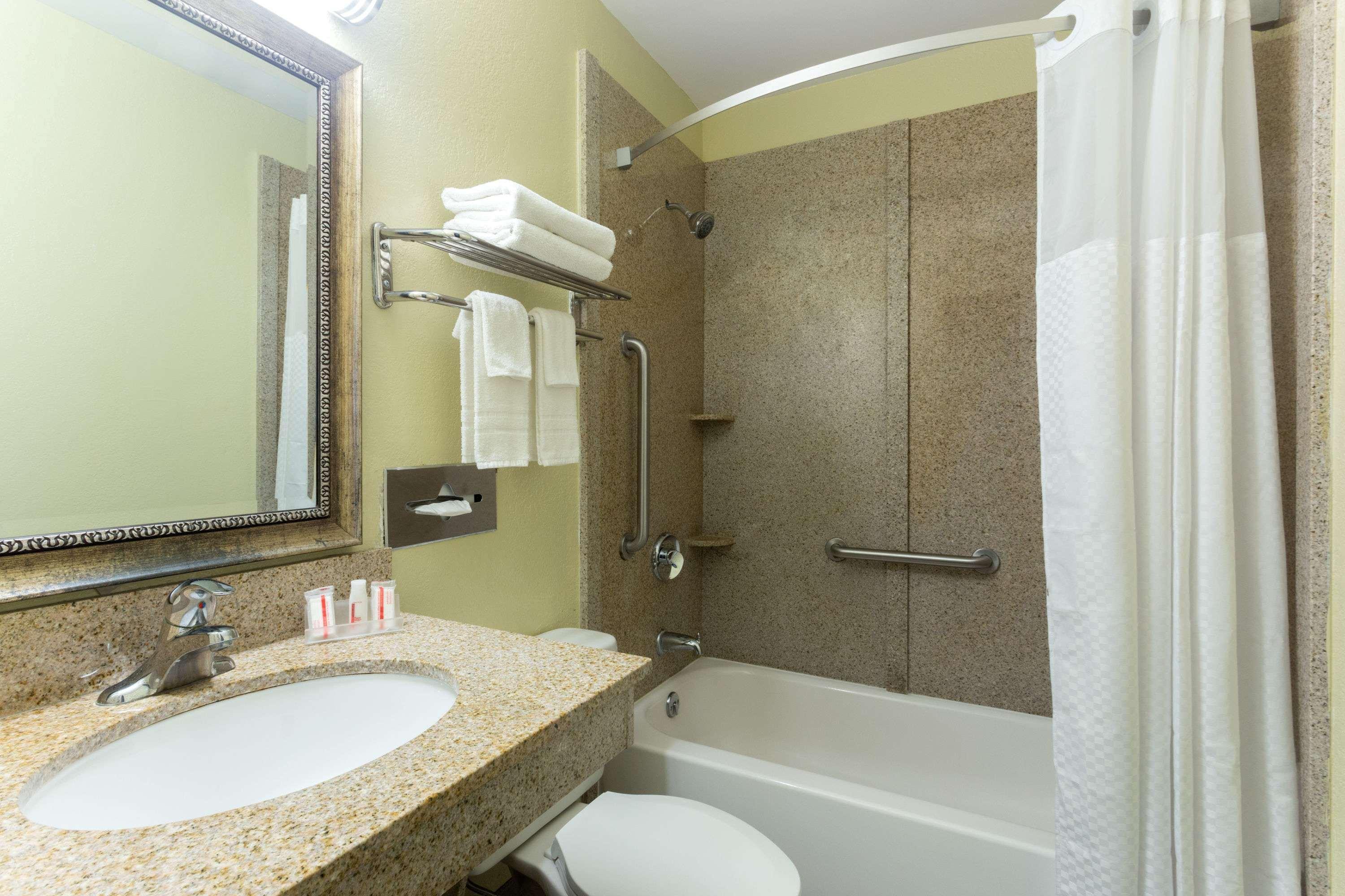 Super 8 By Wyndham Brunswick/St Simons Island Area Ξενοδοχείο Εξωτερικό φωτογραφία