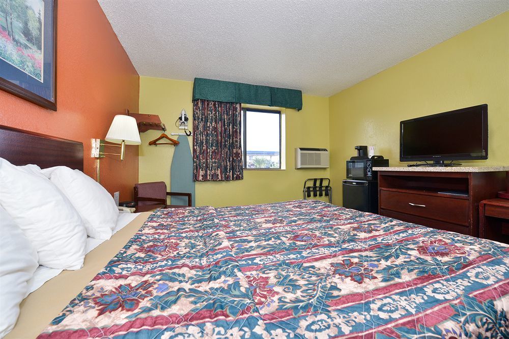 Super 8 By Wyndham Brunswick/St Simons Island Area Ξενοδοχείο Εξωτερικό φωτογραφία