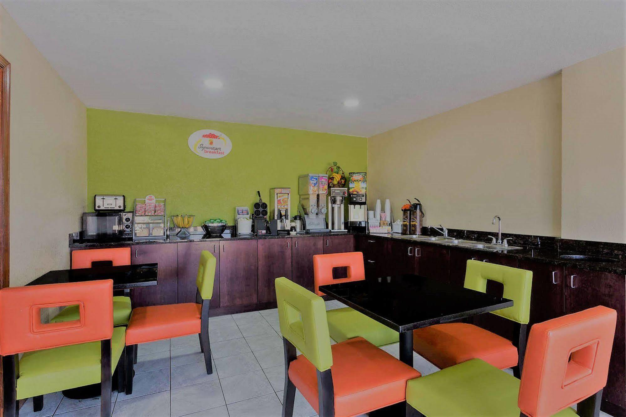 Super 8 By Wyndham Brunswick/St Simons Island Area Ξενοδοχείο Εξωτερικό φωτογραφία