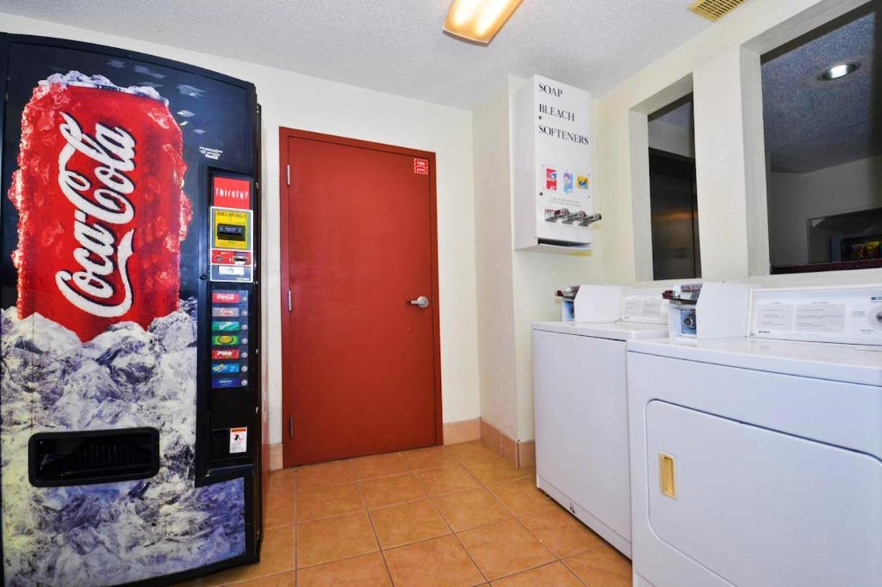 Super 8 By Wyndham Brunswick/St Simons Island Area Ξενοδοχείο Εξωτερικό φωτογραφία